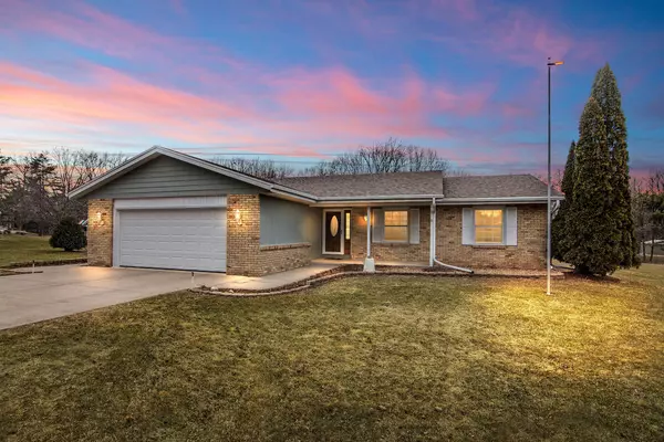 W1198 Stein Way, Ashippun, WI 53066