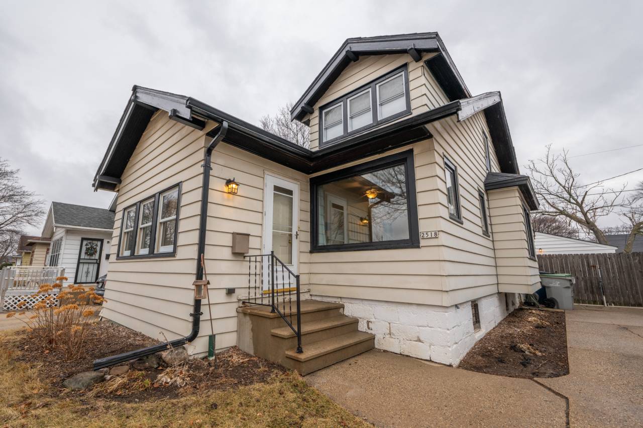 2518 N 59th St, Milwaukee, WI 53210