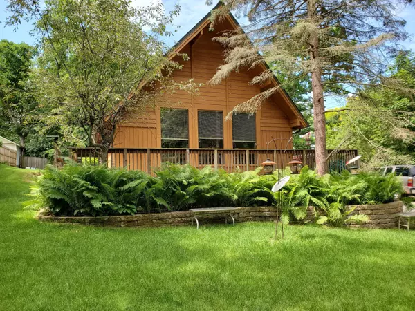 423 Upper Horseshoe Dr, Twin Lakes, WI 53181