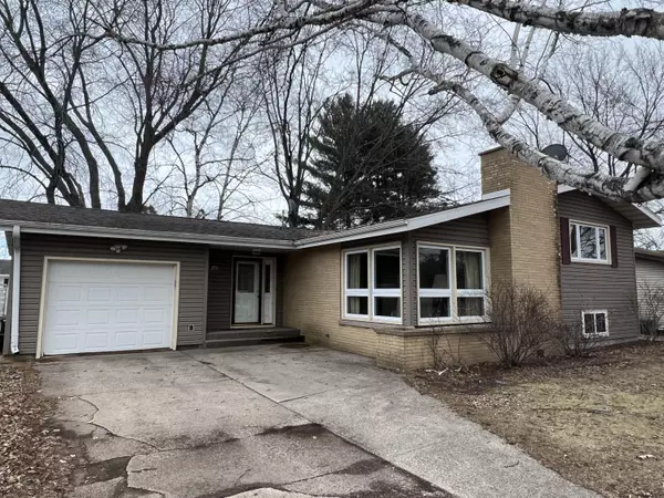 2730 Paul St, Marinette, WI 54143