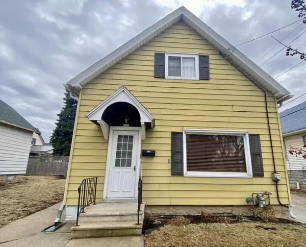 925 E Lincoln Ave, Milwaukee, WI 53207