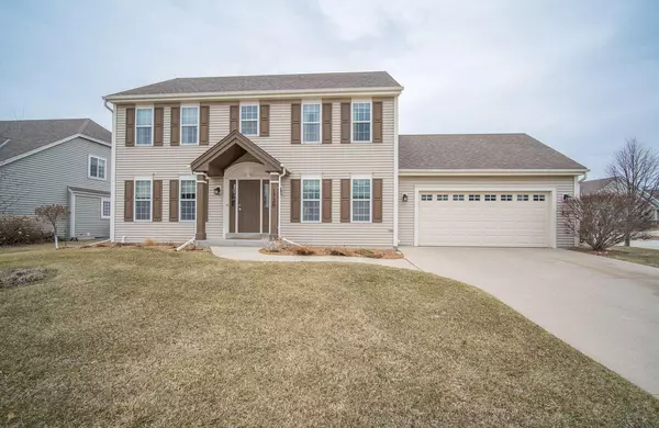 1726 Tumbleweed Cir, West Bend, WI 53095