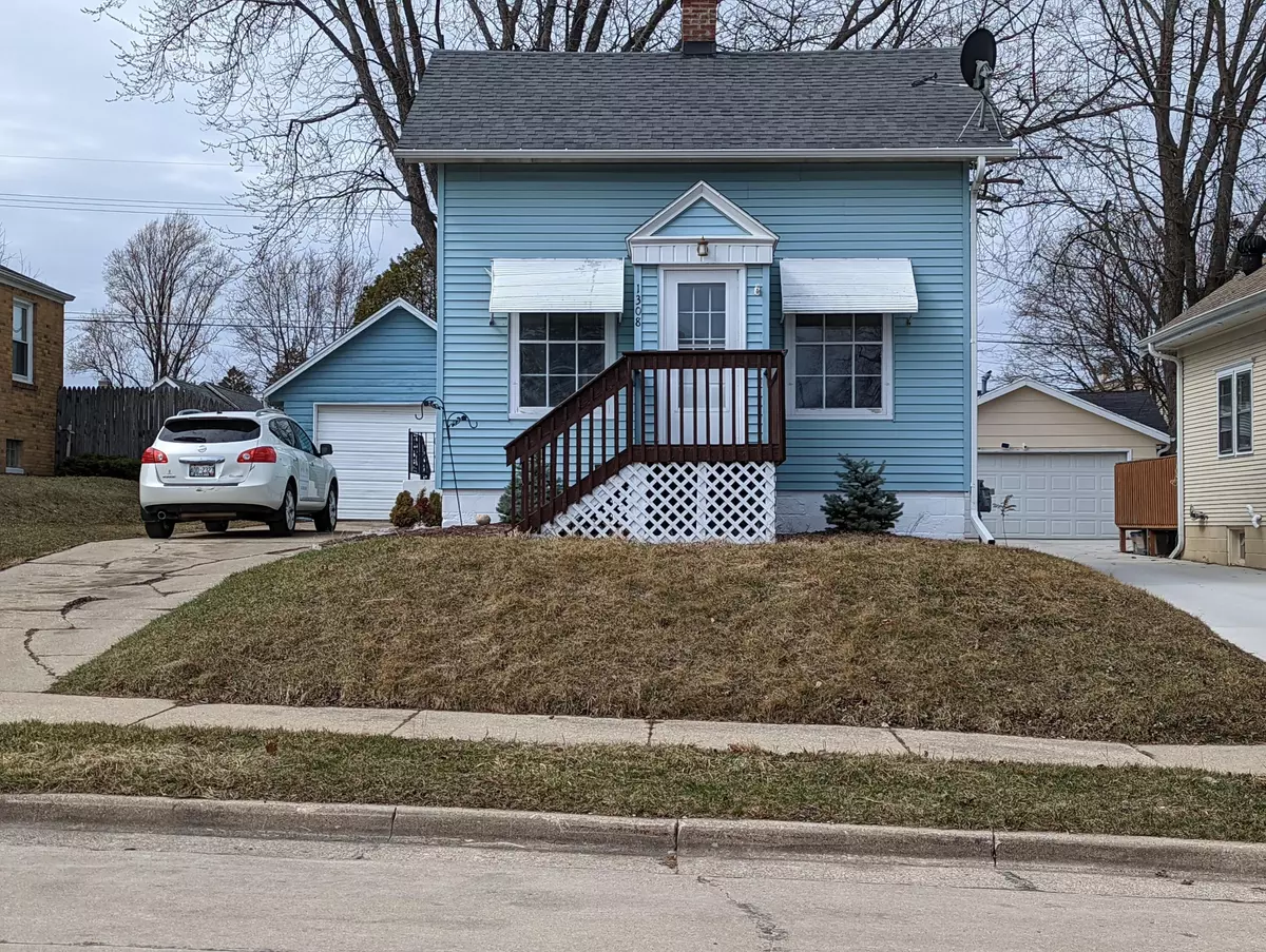 Racine, WI 53405,1308 Kentucky St