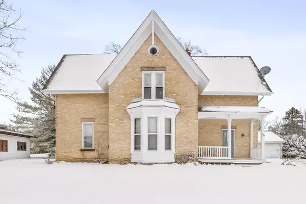 308 Kettle Moraine Dr S, Slinger, WI 53086