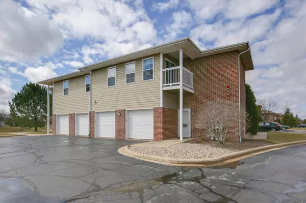 6672 102nd St Unit F, Pleasant Prairie, WI 53158