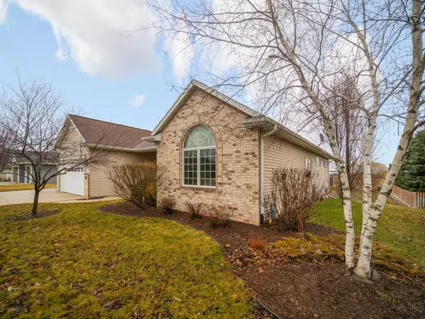 727 Killdeer Ln, Plymouth, WI 53073