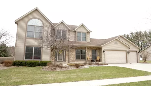 1108 Cooper Hawk Dr, Burlington, WI 53105