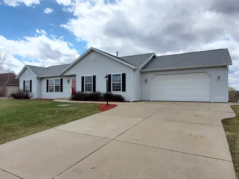 W1971 Summer Hill Dr, Sullivan, WI 53137