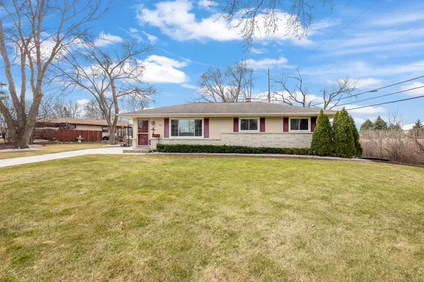 N87W18225 Queensway St,  Menomonee Falls,  WI 53051