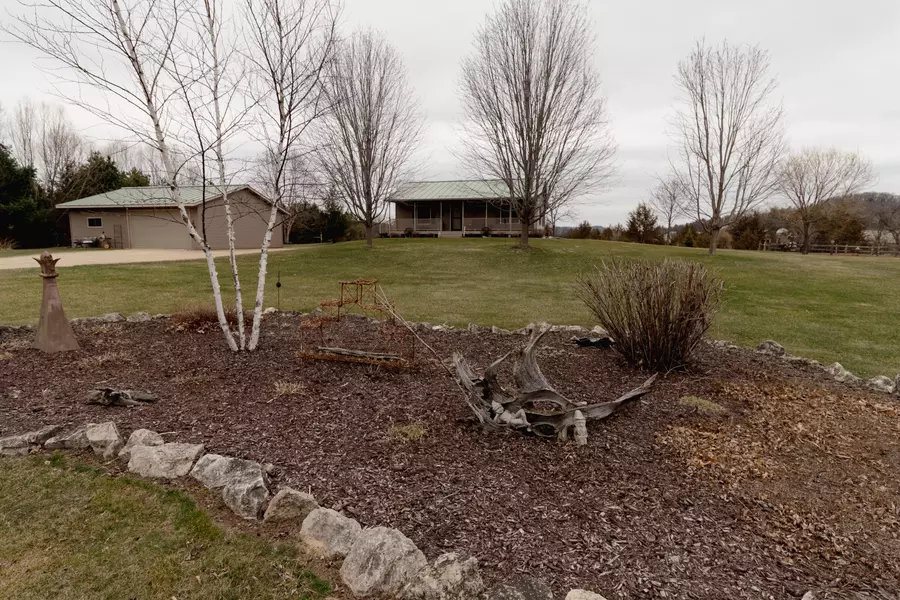 W5140 Hale Rd, Farmington, WI 54636