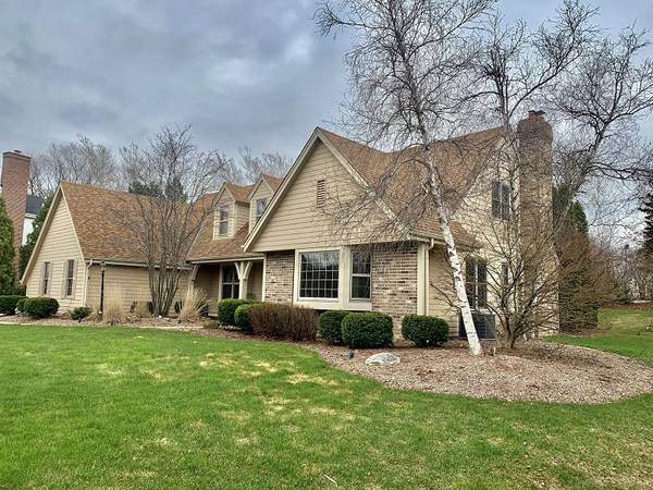 17345 St James Rd, Brookfield, WI 53045