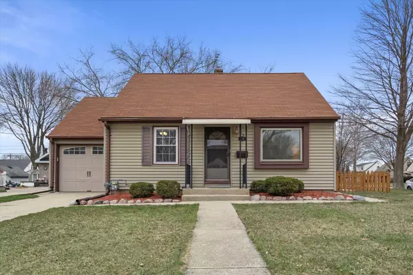 1530 E Norwich St, Milwaukee, WI 53207