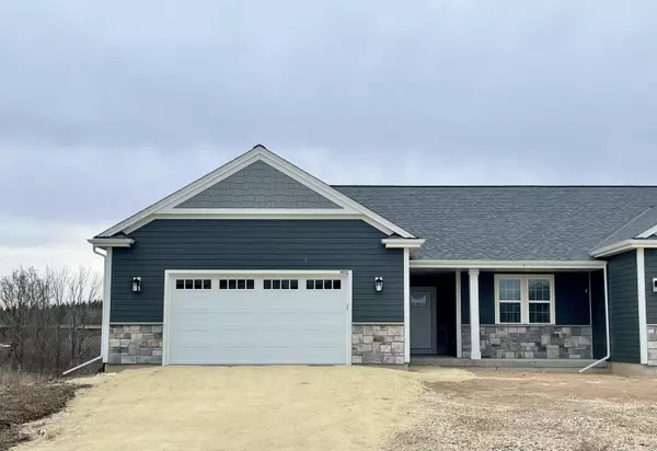 1872 Farmlane Dr Unit 24, Slinger, WI 53086