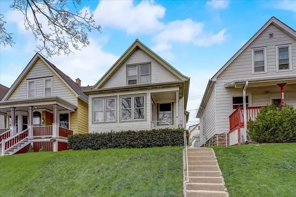 322 E Rosedale Ave, Milwaukee, WI 53207