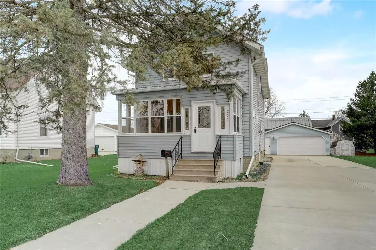 Waupun, WI 53963,235 W Franklin St