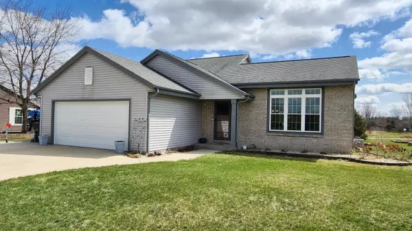 306 Woodfield Ct, Eagle, WI 53119