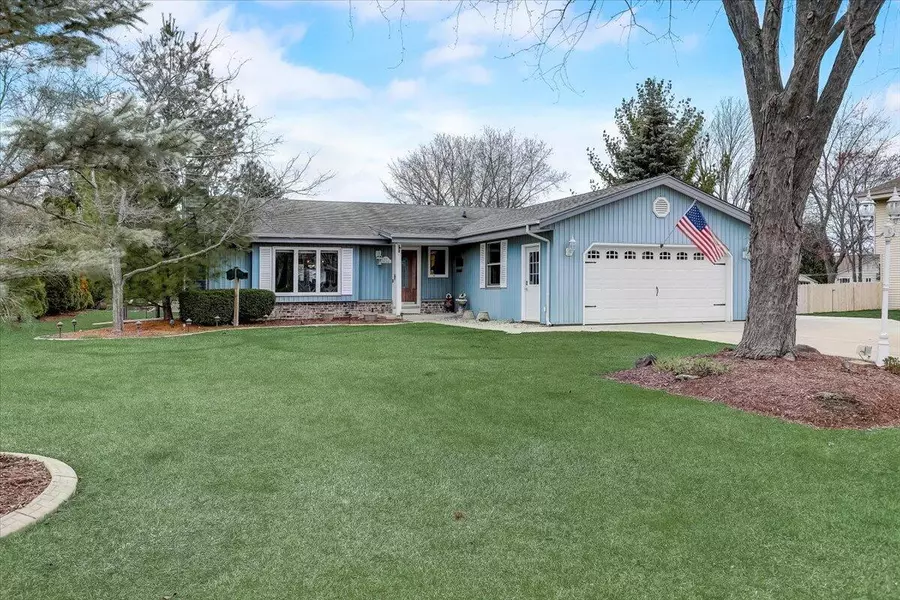 W161N11049 Meadow Dr, Germantown, WI 53022