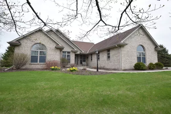 822 Charolais Dr, Slinger, WI 53086