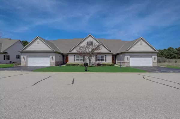 1794 Cedar Ridge Dr, Slinger, WI 53086