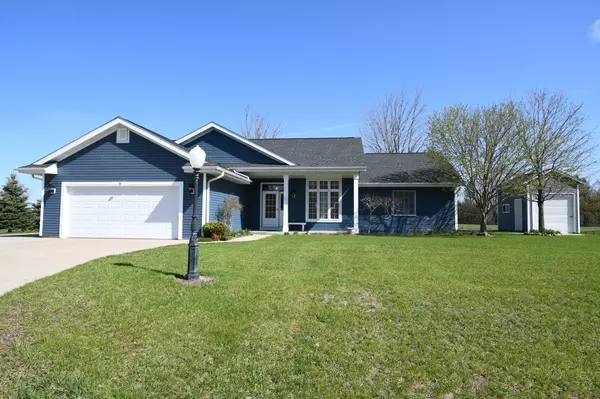 249 Trotters Ln, Palmyra, WI 53156