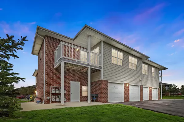 6757 99th Pl Unit FF, Pleasant Prairie, WI 53158