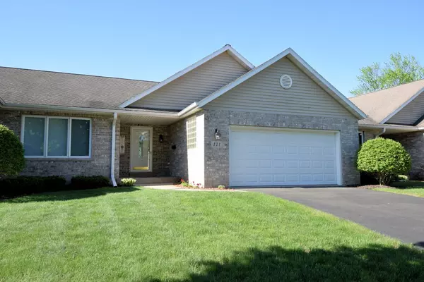 121 Macarthur Dr, Mukwonago, WI 53149