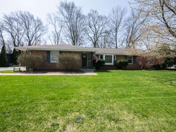 2417 W Apple Tree Rd, Glendale, WI 53209