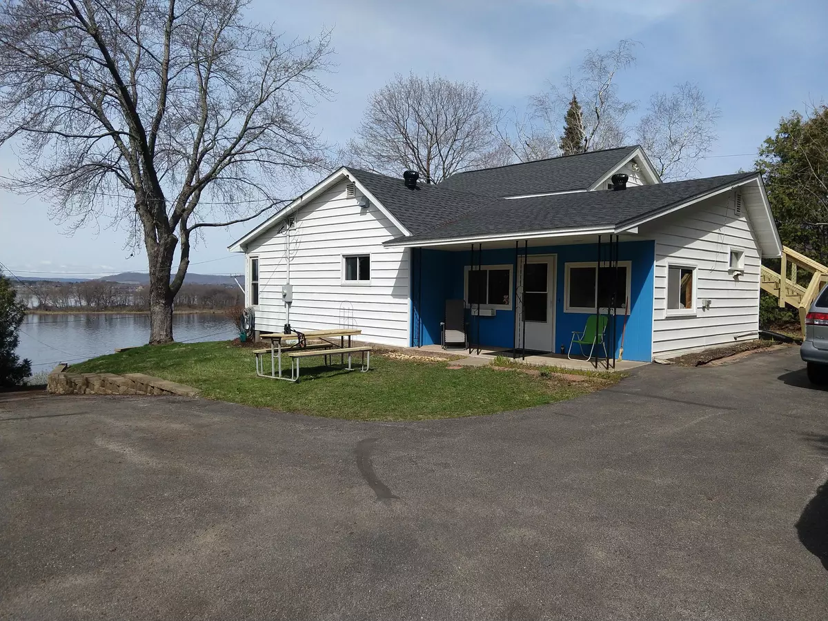 Alma, WI 54610,901 RIVERVIEW DR