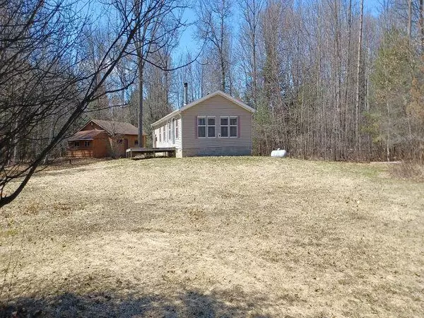 W691 Rader Rd, Peshtigo, WI 54143