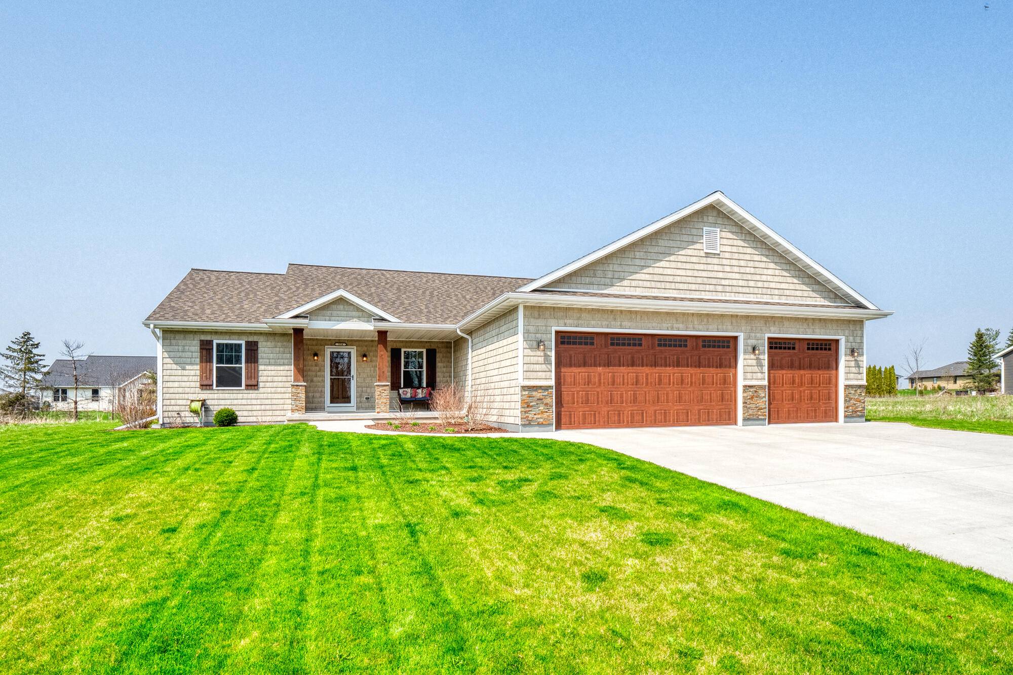 534 Oriole Ln,  Howards Grove,  WI 53083
