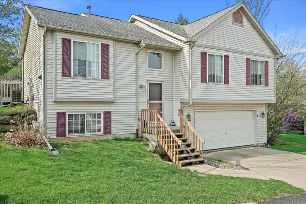 5169 Ridge Oak Dr, Madison, WI 53704