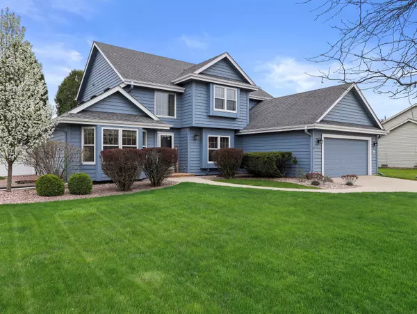 W147N7086 Woodland Dr, Menomonee Falls, WI 53051