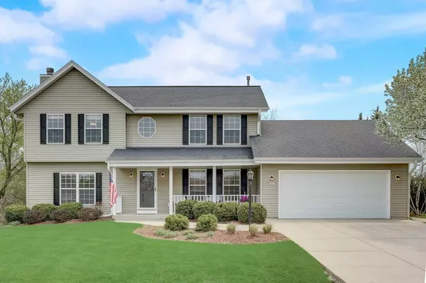 2037 W Saint Johns Way, Oak Creek, WI 53154