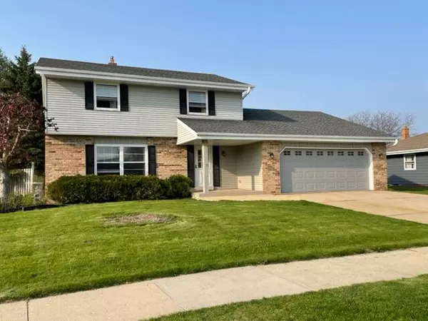 190 E Lisa Dr, Oak Creek, WI 53154