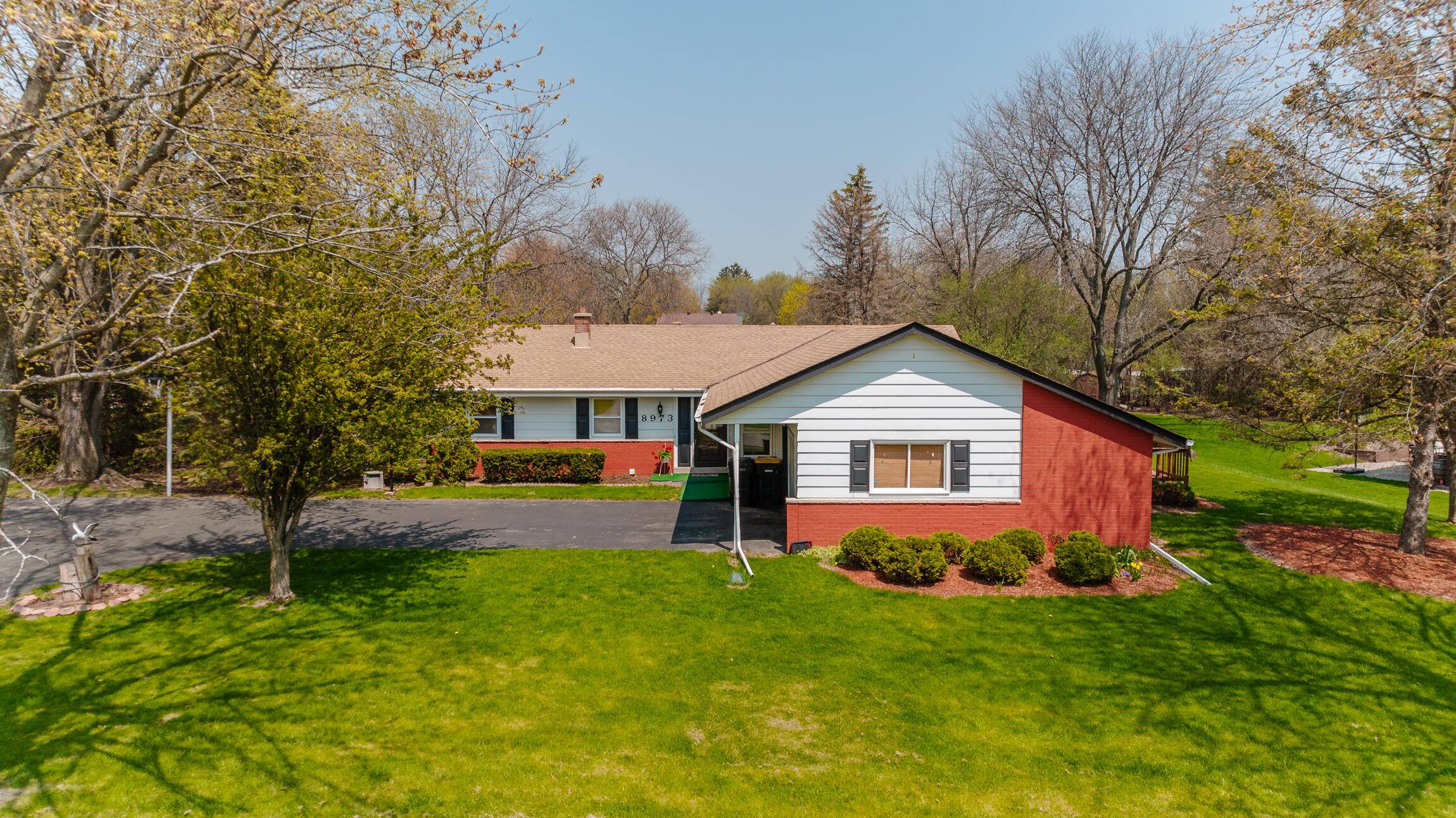 8973 N Silver Brook Ln,  Brown Deer,  WI 53223