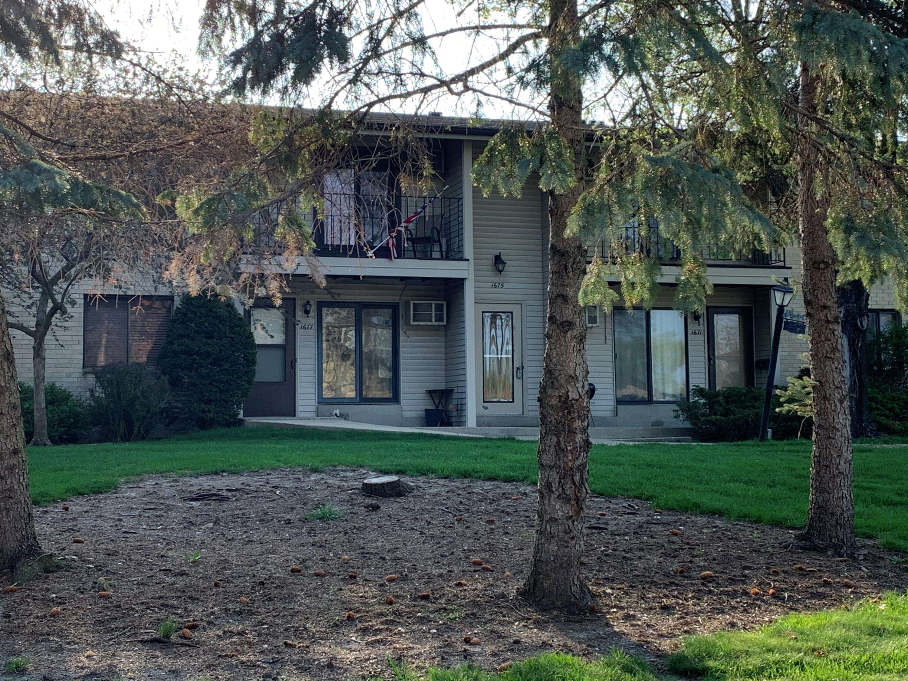 1675 S Coachlight Dr Unit A, New Berlin, WI 53151