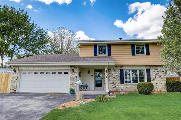 450 E Darlene Ln, Oak Creek, WI 53154