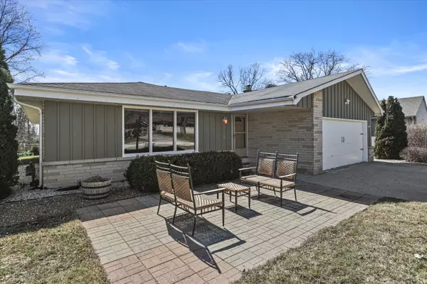 8129 W Whitaker Ave, Greenfield, WI 53220