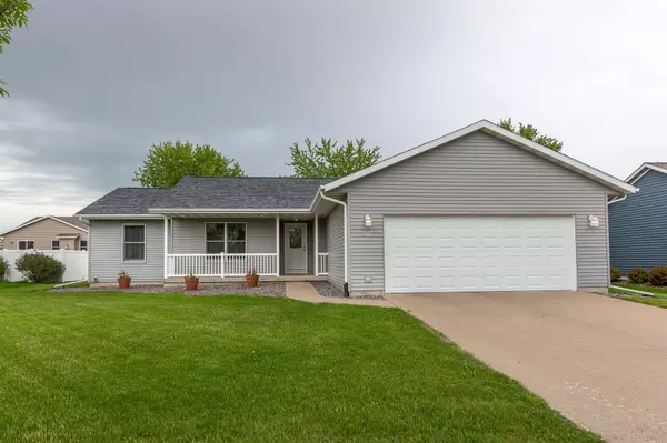 906 Silver Dr, Holmen, WI 54636