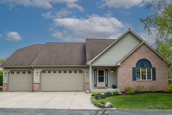 510 Drumlin Cv, Slinger, WI 53086