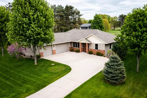 N7048 Birch St, Holland, WI 54636