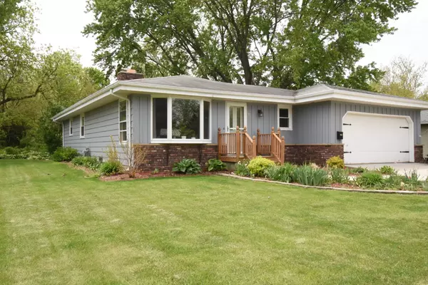 329 Westlawn Ave, Elkhorn, WI 53121