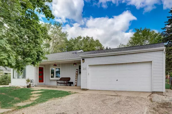 W130N6159 River Dr, Menomonee Falls, WI 53051