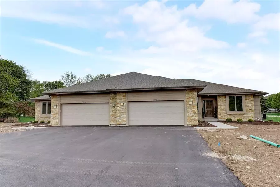 1002 N Pinegrove Ct Unit 39, Hartland, WI 53029