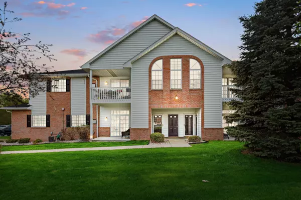 W241N2511 E Parkway Meadow Cir Unit 3, Pewaukee, WI 53072