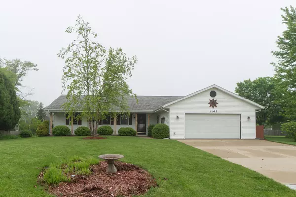 1162 W Bluestem Ct, Elkhorn, WI 53121