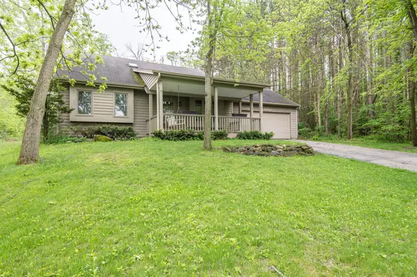 W1325 South Shore Dr, Palmyra, WI 53156