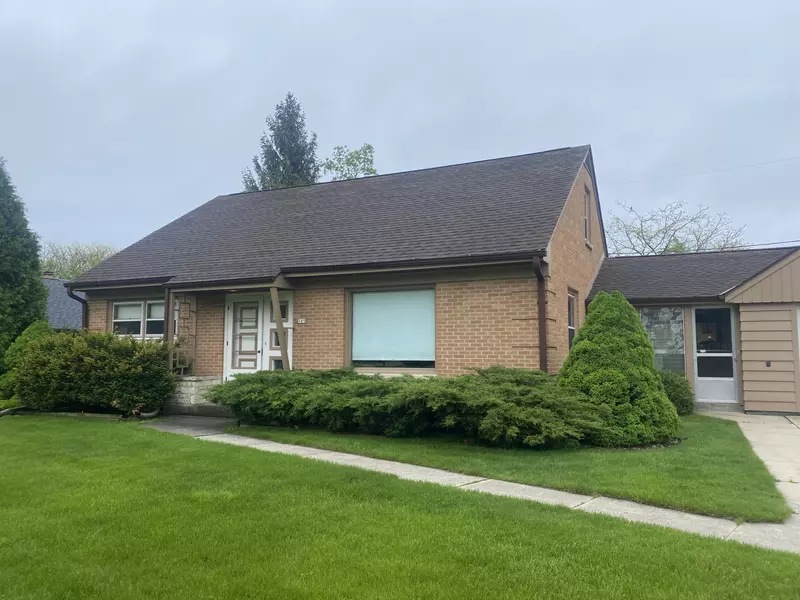 165 E Willow Rd, Fox Point, WI 53217