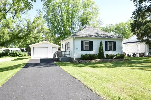 412 Meacham St, Mukwonago, WI 53149