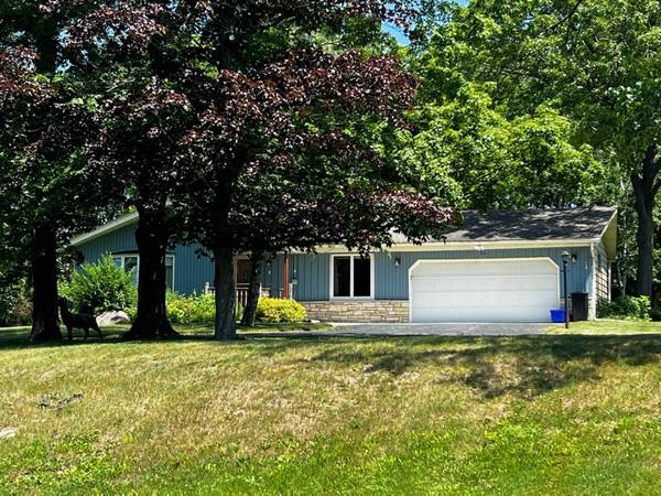 N5990 Aspen Dr, Spring Prairie, WI 53105